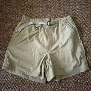 Nike ACG Hiking Trail Shorts Loose Fit Parachute Beige Size Medium FN2430-297